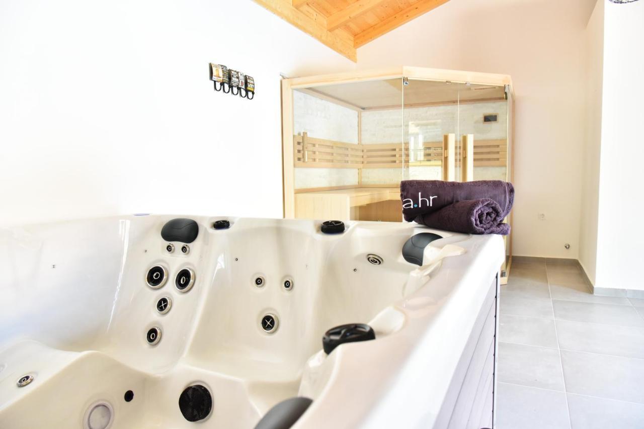 Villa Lux Nina With Six Bedrooms, Private Pool, Sauna Zadar Ngoại thất bức ảnh